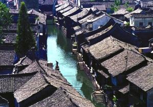 时御寒赶到酒吧时,温念已经安静地睡在了沙发上。温念在线阅读